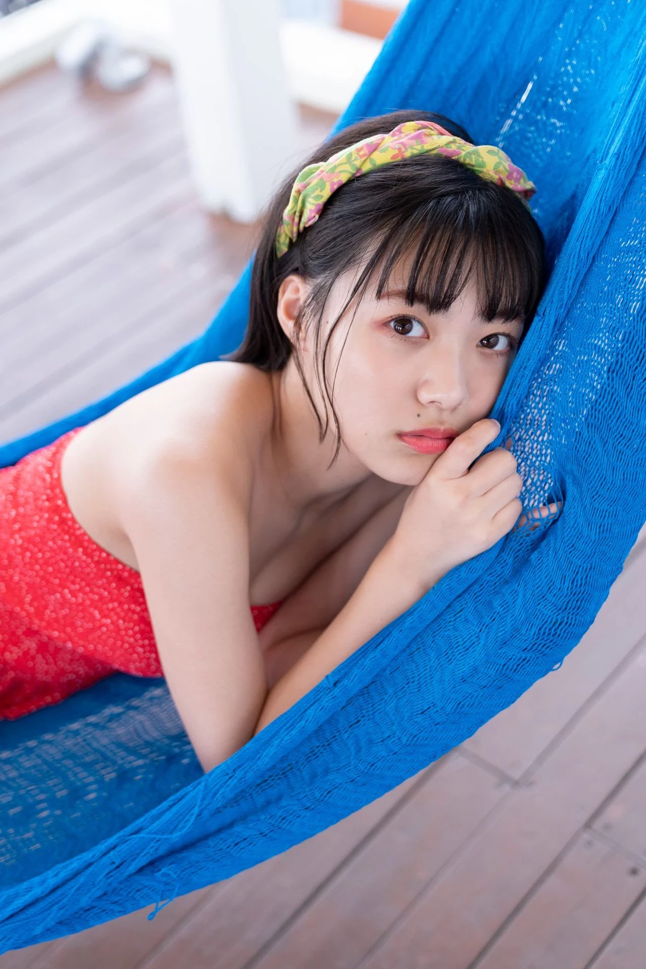 的场华铃 绝高颜值配上白嫩美乳 让人好心动