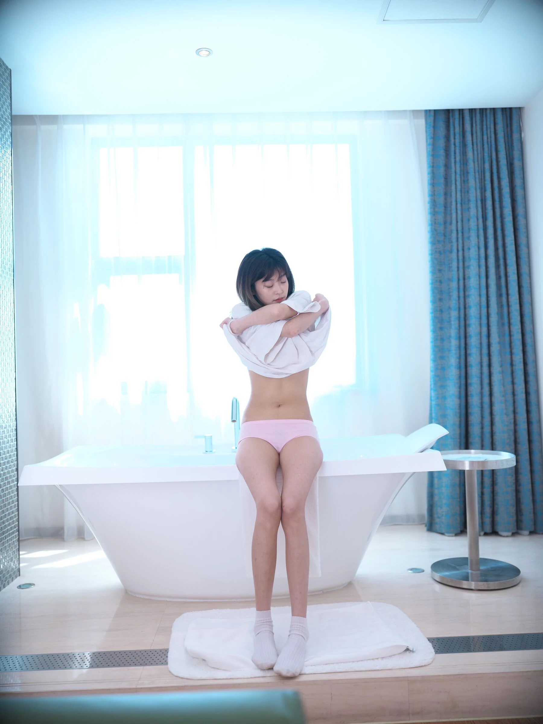 国模华莎人体私拍套图 [117P]